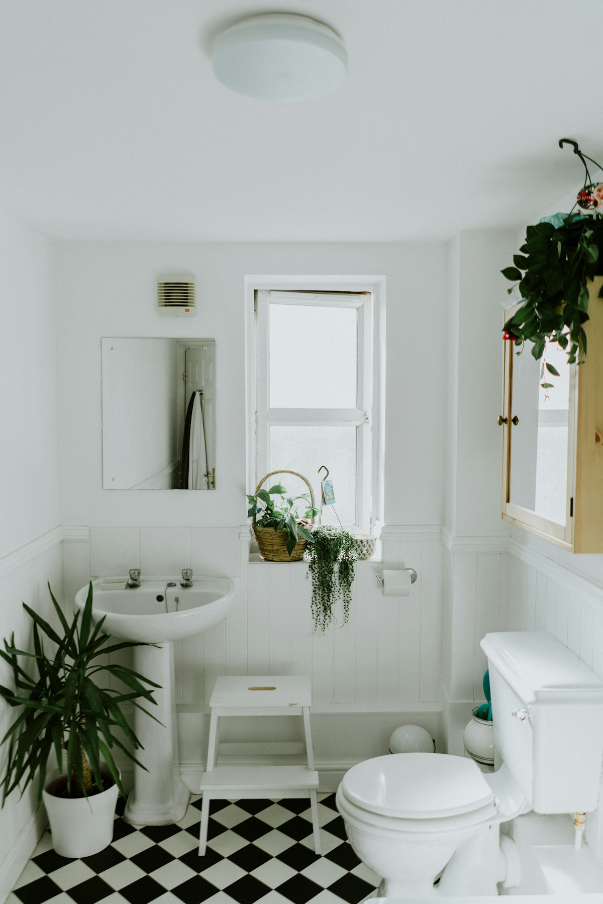 How to Find the Best Bathroom Remodel Contractors Near You (2025 Guide)